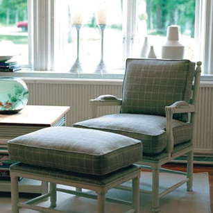 Gripsholm-fåtölj-m-pall-produktbild.jpg